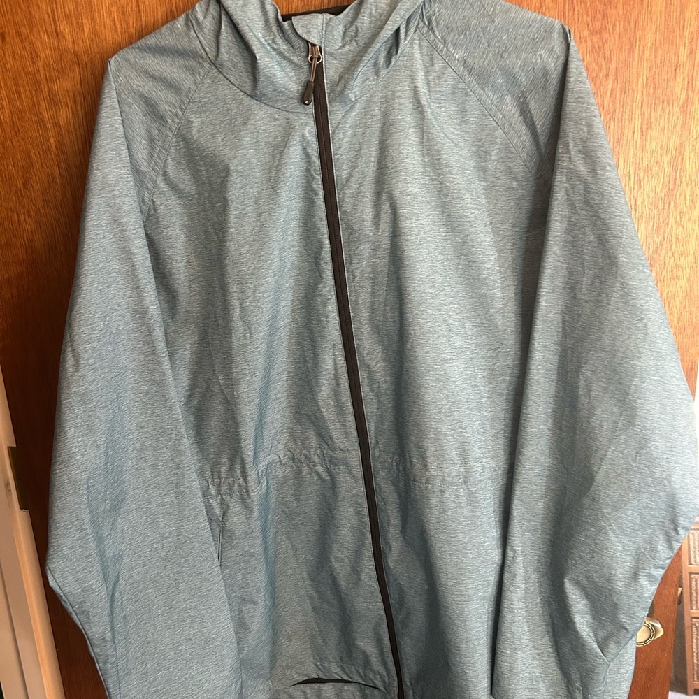 Women’s lightweight windbreaker
